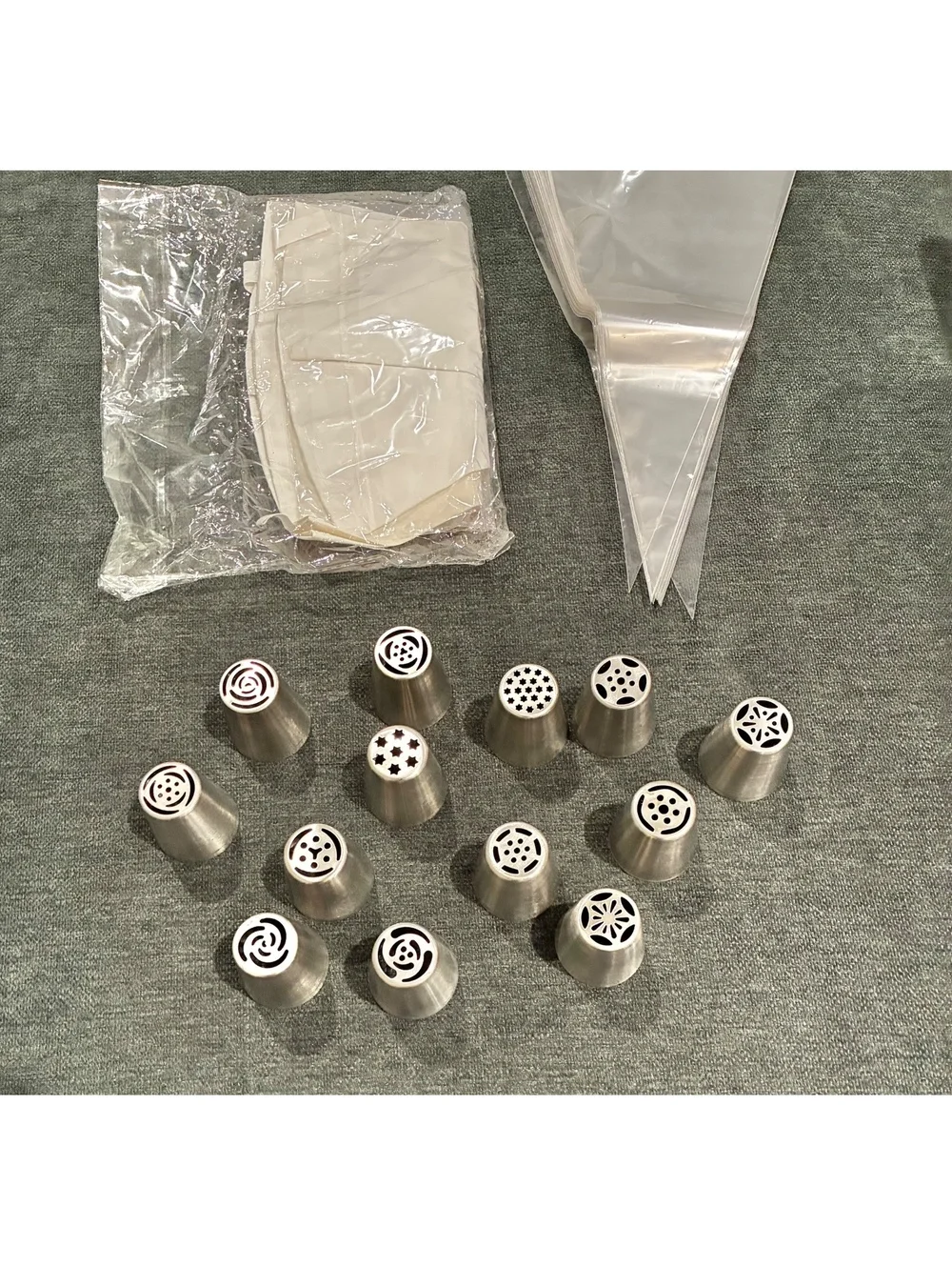 Russian Piping Tips & Piping Bags Disposable Decorating Bags for Cake and Pastry